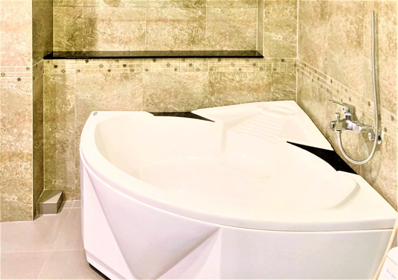 Bao Tran Hotel Thành Pho Ho Chí Minh Esterno foto