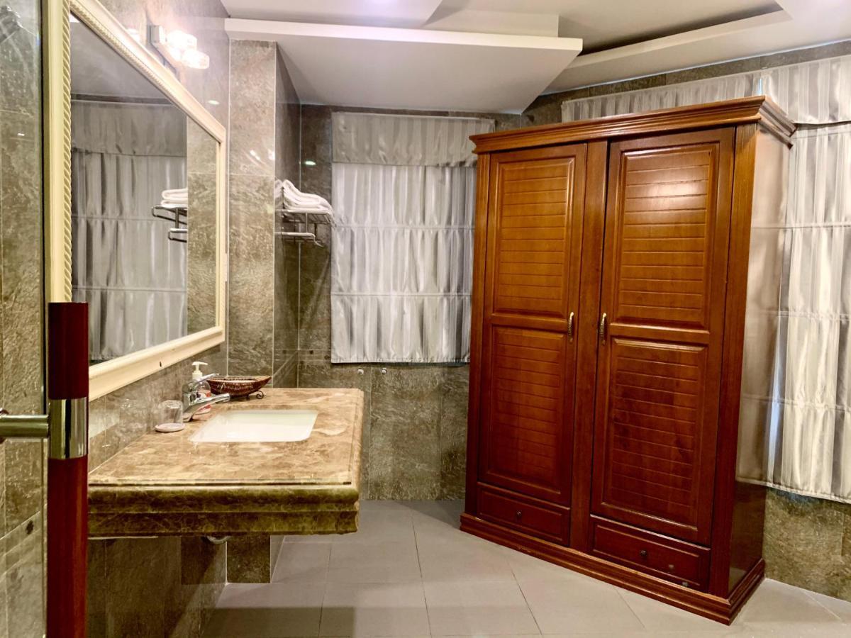 Bao Tran Hotel Thành Pho Ho Chí Minh Esterno foto